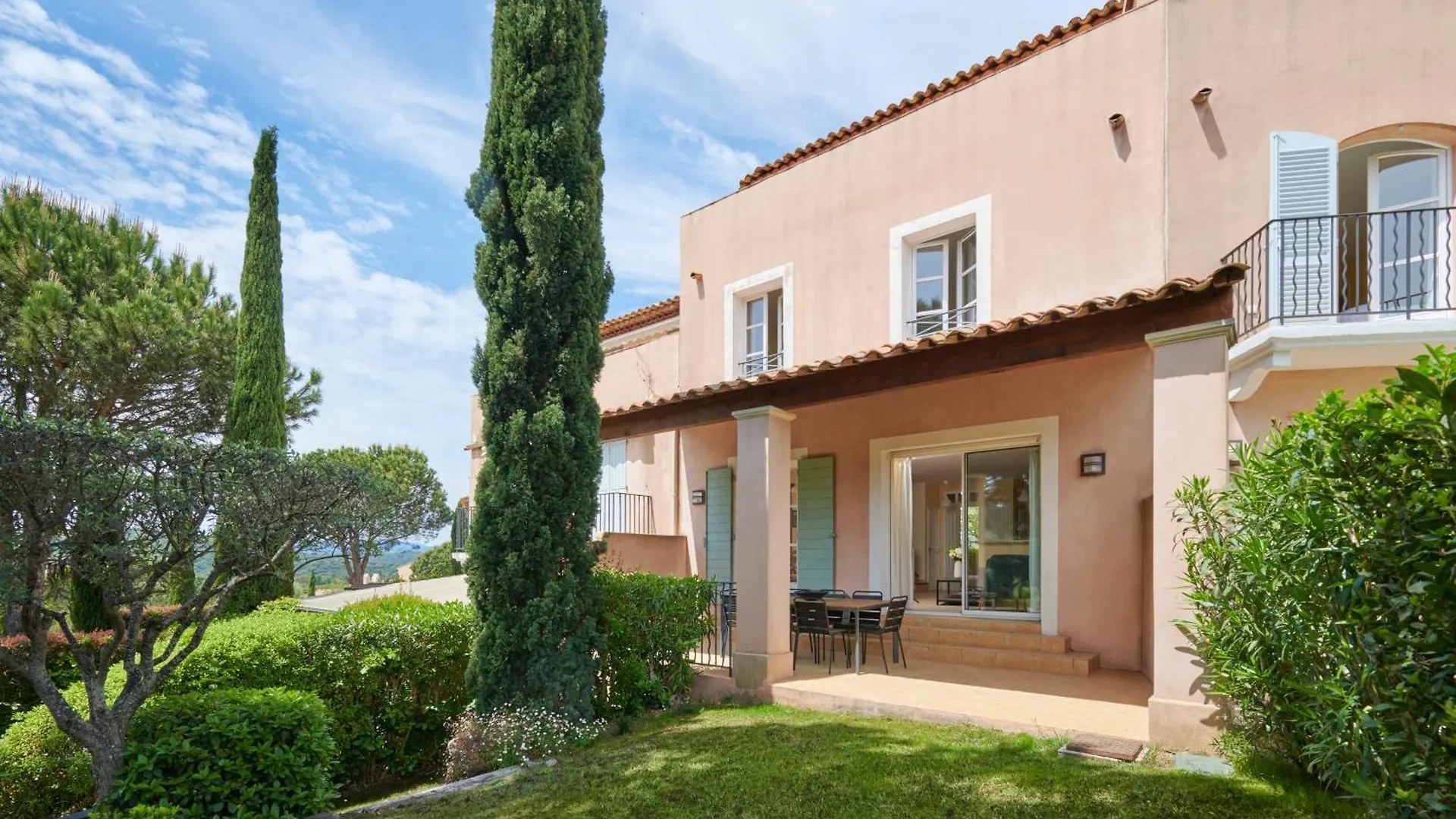 Saint-Tropez Golf Residences 0*,